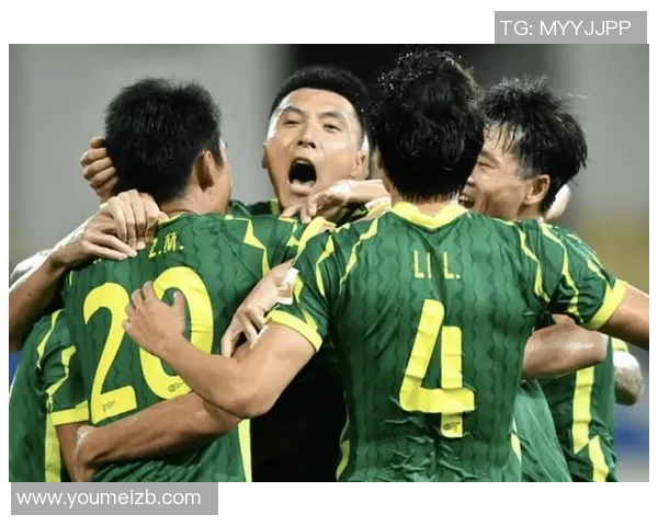 泊斯光荣与上海申花激战正酣谁能在这场较量中笑到最后