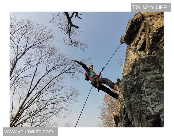 南京攀岩队边路渗透战术解析与实战应用探讨