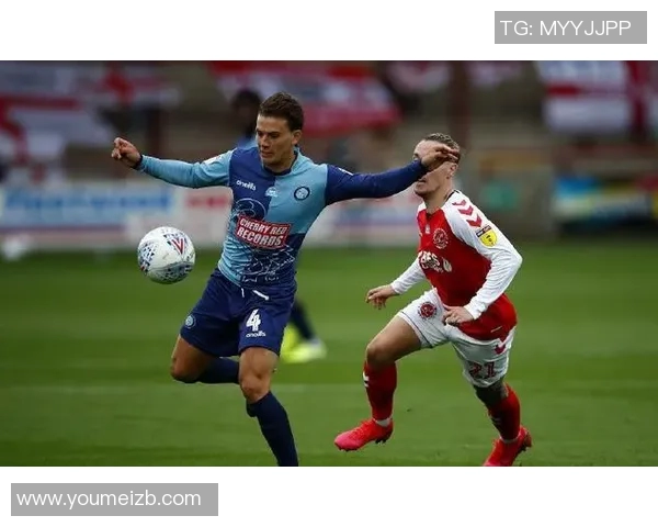 威科姆主场迎战雷丁队双方争夺关键三分的激烈对决