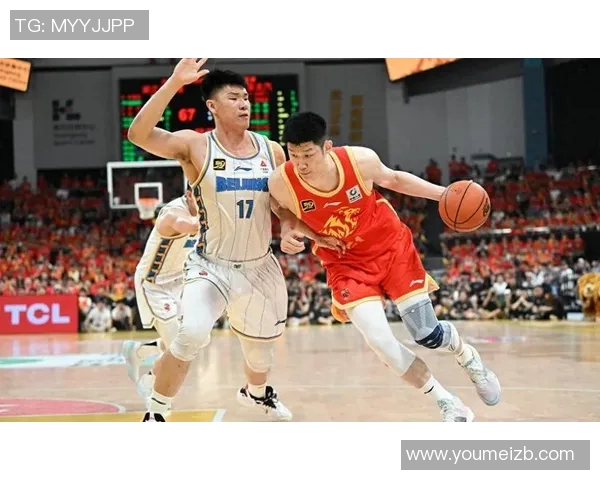 胡金秋：从青涩少年到篮球巨星的成长之路与奋斗历程