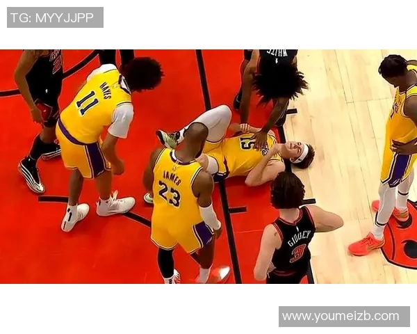 詹姆斯领衔湖人对决勇士精彩录像回顾与赛后分析