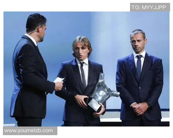 重庆足球队的奋进之路：从低谷到辉煌的纪实故事