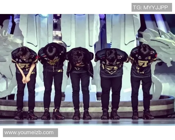 RNG战队的荣耀与坚持：从逆境到冠军杯的奋斗历程揭秘